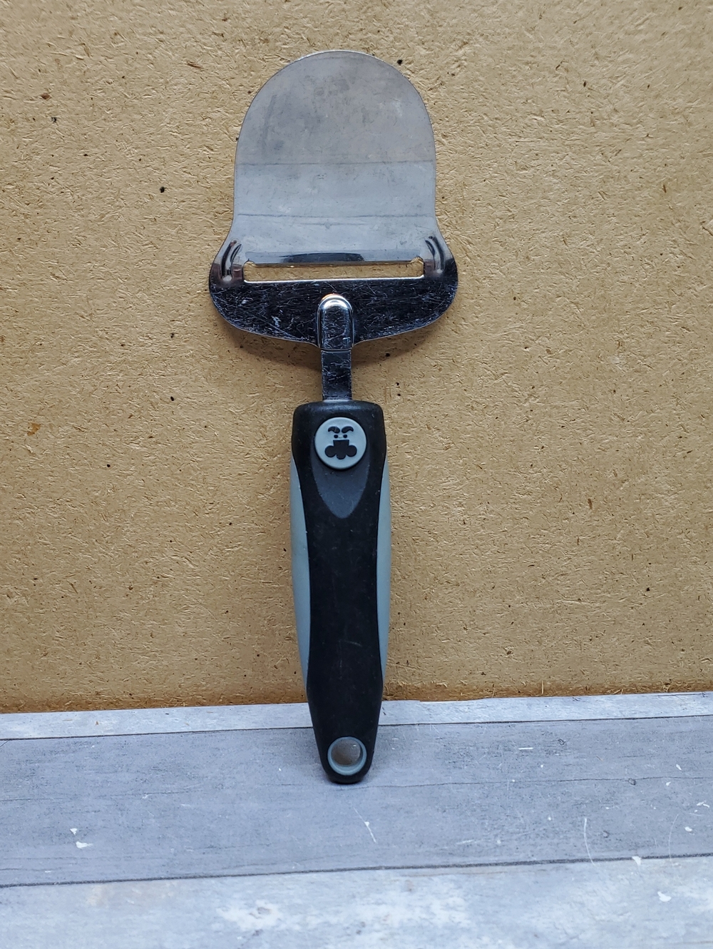 Stainless Steel with Comfort Grip Handle Cheese Plain